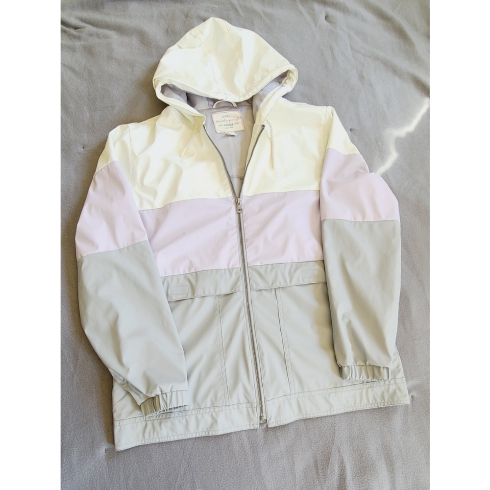 Lightweight Windbreaker